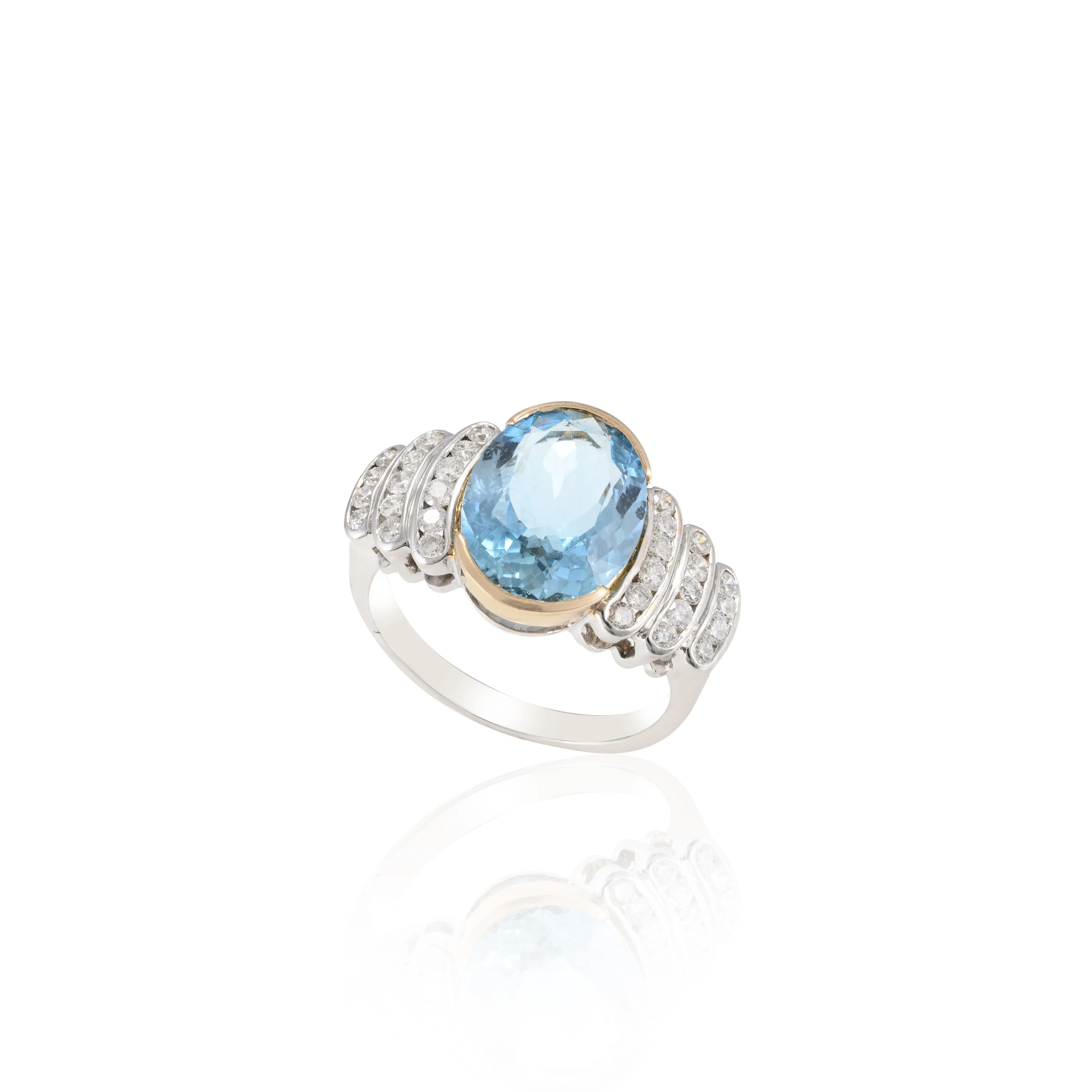 18K Gold Oval Cut Aquamarine Diamond Solitaire Ring