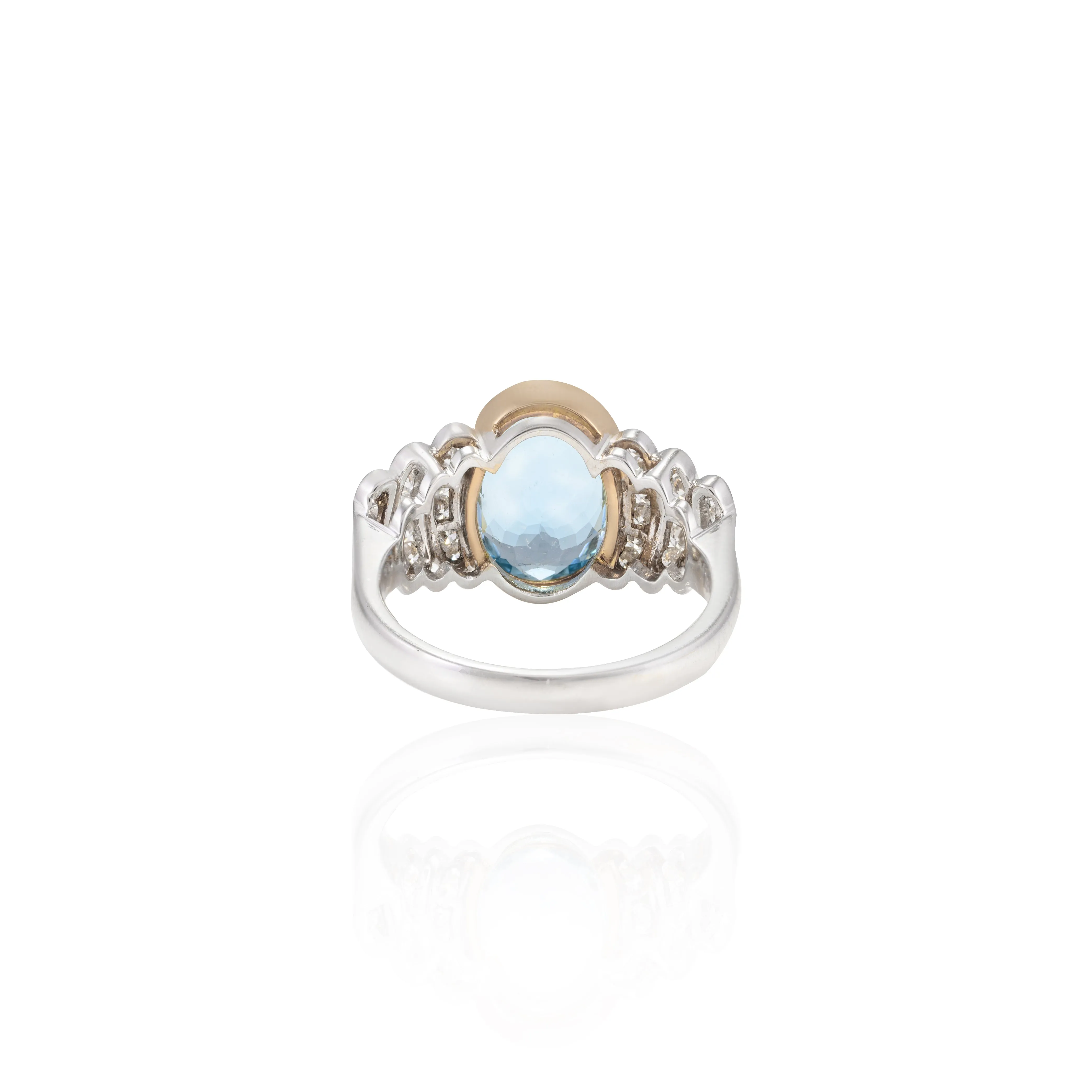 18K Gold Oval Cut Aquamarine Diamond Solitaire Ring