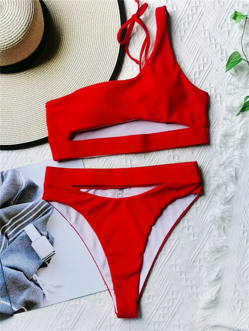 Saltwater Dreams Underboob-Bikini mit Aussparungen und Aussparungen