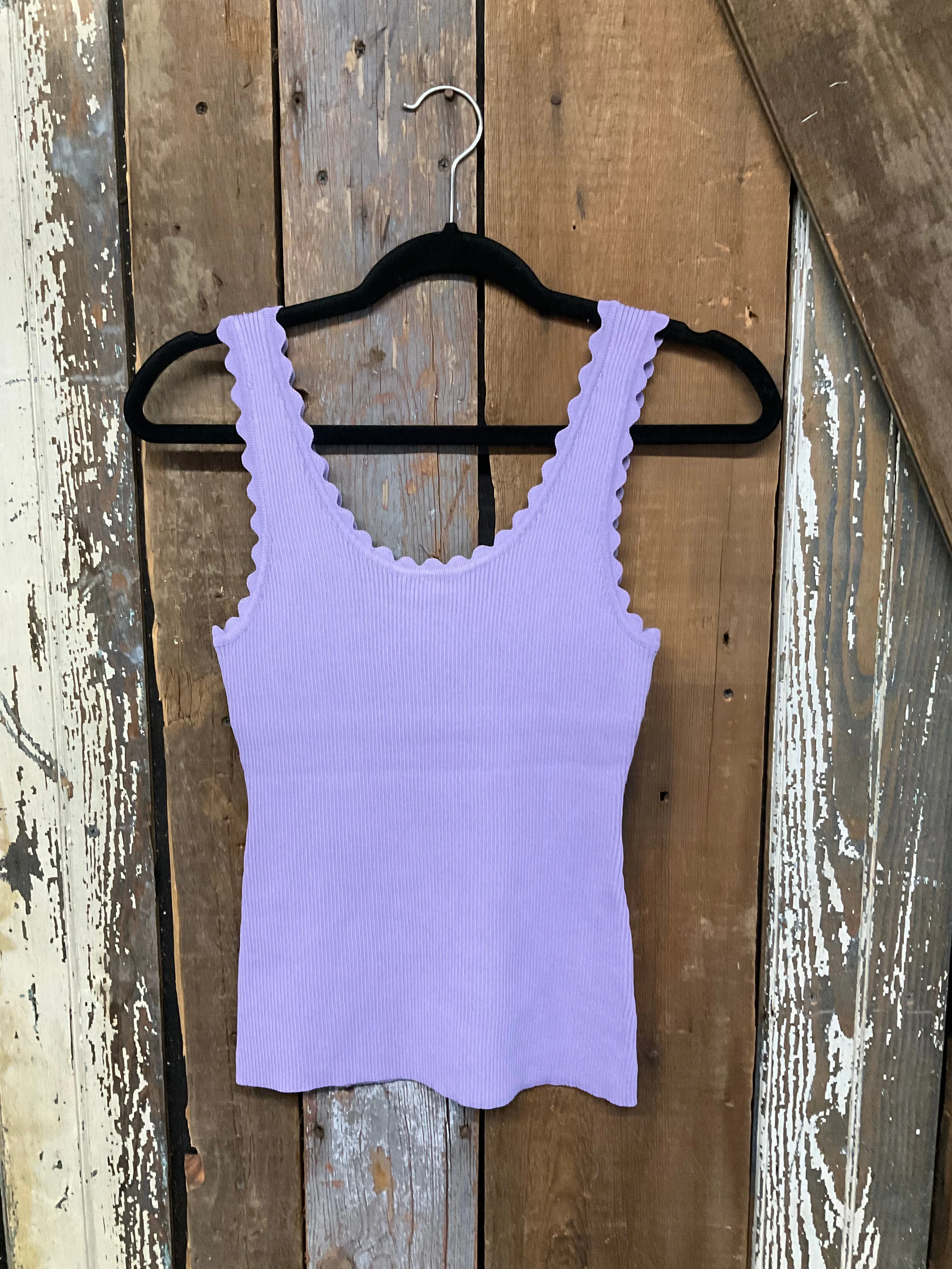 Scallop Edge Tank